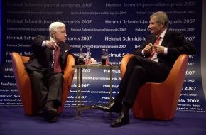 ING Deutschland: Helmut-Schmidt-Journalistenpreis 2007: Gewinner geehrt / Ex-Kanzler nahm persönlich an der Auszeichnung kritischer Wirtschafts- und Verbraucherjournalisten in Hamburg teil