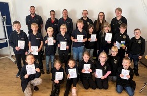 Freiwillige Feuerwehr Gemeinde Schiffdorf: FFW Schiffdorf: Abnahme der Kinderflamme 1 in Spaden - 16 Kinder meistern erfolgreich die Prüfung