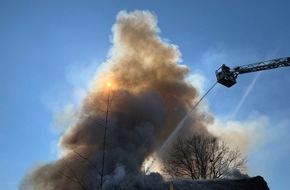 Kreisfeuerwehrverband Bodenseekreis e. V.: KFV Bodenseekreis: Gro&szlig;einsatz f&uuml;r die Feuerwehr: Wohnhausbrand in Bermatingen