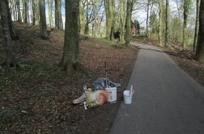Polizeidirektion Flensburg: POL-FL: Oeversee - Unerlaubte Abfallentsorgung im Wald/Polizei sucht Zeugen