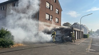 Freiwillige Feuerwehr der Stadt Goch: Feuerwehr Goch: Fahrzeugbrand - Feuer droht auf Mehrfamilienhaus &uuml;berzugreifen