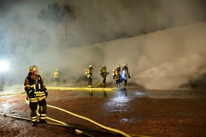 KFV-CW: Großbrand auf landwirtschaftlichem Anwesen in Ebhausen-Wenden. Keine verletzten Personen. Sachschaden rund 250.000 Euro