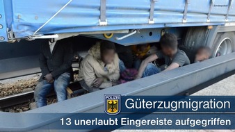 Bundespolizeidirektion München: Bundespolizeidirektion München: Aufgriff von Güterzugmigranten - Bundespolizei nimmt dreizehn unerlaubt Eingereiste fest