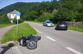 Polizeipräsidium Freiburg: POL-FR: Badenweiler - Pkw auf der L 131 mit Motorrad kollidiert