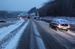 Polizeipräsidium Westpfalz: POL-PPWP: Unfälle auf Eis und Schnee