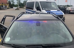 Bundespolizeiinspektion Flensburg: BPOL-FL: Süderlügum - Dänischer Fahrer benutzt Blaulicht - Mehrere Autofahrer verunsichert