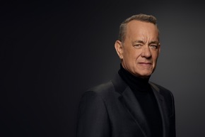 Tom Hanks erz&auml;hlt die Geschichte des Zweiten Weltkriegs: Neue umfassende Doku-Serie des HISTORY Channels startet am 26. Mai im deutschsprachigen Raum