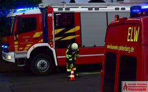 Feuerwehr Plettenberg: FW-PL: OT-Bremcker Linde. Entstehungsbrand in Schaltschrank durch automatische Löschanlage abgelöscht.