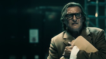 BR Bayerischer Rundfunk: Oliver Masucci als "Bad Director" / Oscar Roehlers Film ab 4. September in der ARD Mediathek / am 6. September im BR Fernsehen