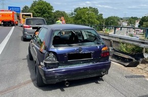 Feuerwehr Mülheim an der Ruhr: FW-MH: Schwerer Verkehrsunfall mit drei verletzten Personen auf der BAB 40 (FOTO)