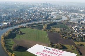 KBV - Kassenärztliche Bundesvereinigung: Plakat in der Flugschneise und Seite im Internet / Überraschende Aktionen sollen Bürger aufrütteln