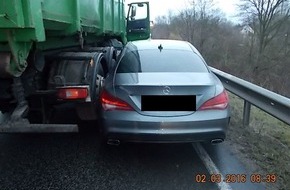 Polizeidirektion Ludwigshafen: POL-PDLU: Vorfahrt missachtet, LKW beschädigt