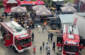 Feuerwehr Weinheim: FW Weinheim: Blaulichtmeile in Sulzbach - Feuerwehr lädt zum Tag der offenen Tür