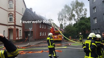 Feuerwehr Recklinghausen: FW-RE: Dachstuhlbrand in voller Ausdehnung - Ein verletzter Feuerwehrangehöriger
