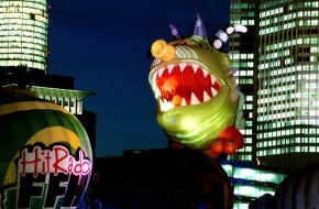 Monster Worldwide Deutschland GmbH: Monster-Ballon über Frankfurt´s City / Beeindruckende Teilnehmer beim
"Ballon Night-Glow" des Wolkenkratzer-Festival