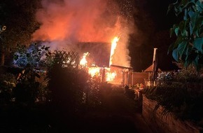 Feuerwehr Oberhausen: FW-OB: Gartenlauben brennen in Rothebusch
