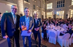 Tönnies Forschung gGmbH: Preisträger bringt Nachhaltigkeit und Tierwohl unter einen Hut / Bernd-Tönnies-Preis 2024 geht an Norbert Haberger