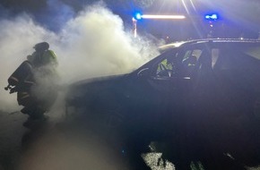 Freiwillige Feuerwehr Alpen: FW Alpen: Pkw-Brand am Abend