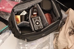 Polizeiinspektion L&uuml;neburg/L&uuml;chow-Dannenberg/Uelzen: POL-LG: L&uuml;neburg - &auml;ltere Fotografenausr&uuml;stung sichergestellt - "Wer erkennt sie wieder?"