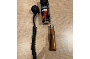 Bundespolizeiinspektion Flensburg: BPOL-FL: ELM - Mann zieht Messer bei der Kontrolle aus seiner Hosentasche