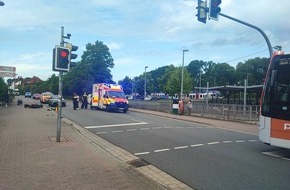 Polizeiinspektion Nienburg / Schaumburg: POL-NI: Rollerfahrerin wird bei Verkehrsunfall schwer verletzt
