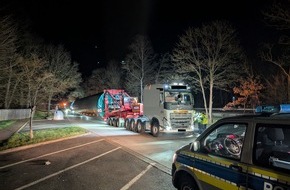 Polizeiinspektion Cuxhaven: POL-CUX: Kontrolle von Großraum- und Schwertransport bringt diverse Verstöße ans Licht - 11 von 15 Transporten nicht vorschriftsgemäß (Foto im Anhang)