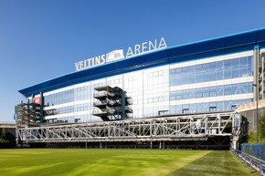 Vor 20 Jahren wurden Namensrechte übernommen / Schriftzug der Veltins-Arena strahlt weithin ins Revier und steht für Schalker Gastlichkeit