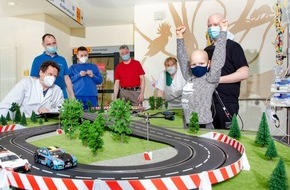 Helios Gesundheit: Spielzeugautobahn für Bucher Kinderonkologie