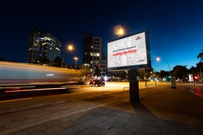 Hingucker mit ernstem Hintergrund – Außenwerber Wall bringt die stopSUDEP-Kampagne der Oskar Killinger Stiftung aufs große Tableau