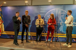 FW-LFVSH: Landesfeuerwehrversammlung 2025: Feuerwehr blickt zuversichtlich in die Zukunft - Talkrunde mit RS.H-Moderator und hochkarätigen Gästen zum Thema Katastrophenschutz
