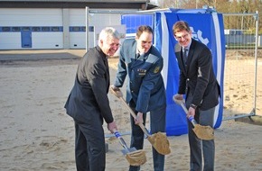 THW Landesverband Hamburg, Mecklenburg-Vorpommern, Schleswig-Holstein: THW-HH MV SH: Foto von Spatenstich für Neubau der THW Unterkunft Elmshorn