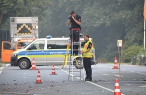 Polizeiinspektion Stade: POL-STD: 35-jähriger Autofahrer bei Unfall auf der Bundesstraße 74 ums Leben gekommen - 30-Jähriger Fahrer schwer verletzt
