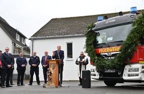 Freiwillige Feuerwehr Olsberg: FF Olsberg: Fahrzeugweihe bei der Löschgruppe Gevelinghausen