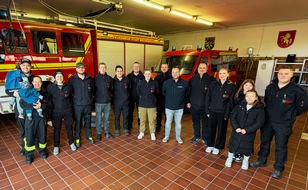 Freiwillige Feuerwehr Mechernich: FW Mechernich: Feuerwehr unterst&uuml;tzt Wartung von 40 Defibrillatoren im Stadtgebiet