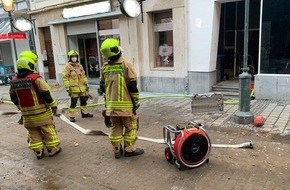 Feuerwehr Stolberg: FW-Stolberg: Zimmerbrand - Menschenleben in Gefahr