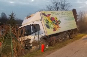 Polizeidirektion Ludwigshafen: POL-PDLU: LKW kommt von Fahrbahn ab