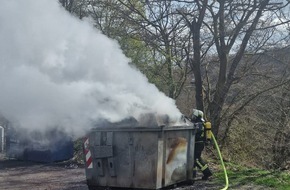 Feuerwehr Wetter (Ruhr): FW-EN: Wetter (Ruhr): Unterstützung Krankentransport und Containerbrand