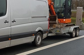 Polizeiinspektion Cuxhaven: POL-CUX: Fahrer ohne Fahrerlaubnis mit Handy am Steuer