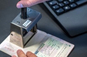 Bundespolizeiinspektion Erfurt: BPOLI EF: Neue Grenzkontrolle f&uuml;r Drittstaatsangeh&ouml;rige am Flughafen Erfurt-Weimar / Einf&uuml;hrung des Europ&auml;ischen Entry-Exit-Systems hat begonnen
