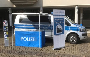 Polizei Rheinisch-Bergischer Kreis: POL-RBK: Rösrath - Infostand der Kriminalprävention auf dem Wochenmarkt