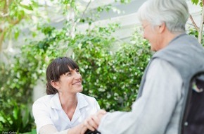 DVAG Deutsche Vermögensberatung AG: Pflege-Bahr-Versicherungen immer beliebter / Über 400.000 Deutsche haben sich bereits für die staatlich geförderte Pflegeversicherung "Pflege-Bahr" entschieden - die DVAG erklärt, warum (FOTO)