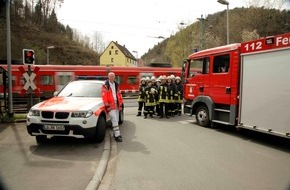Kabel Eins: Im Notfall bleibt die Schranke zu: "K1 Magazin" an Deutschlands ärgerlichstem Bahnübergang - am Dienstag, 24. April 2012, um 21.55 Uhr bei kabel eins (BILD)