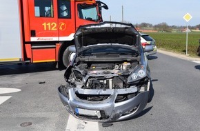 Kreispolizeibehörde Herford: POL-HF: Unfall mit drei Verletzten- Vorfahrt missachtet