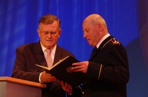 Deutscher Feuerwehrverband e. V. (DFV): DFV: Neuer Feuerwehr-Präsident Kröger sieht optimistisch in die Zukunft Festakt 150 Jahre Deutscher Feuerwehrverband
