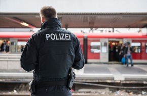 Bundespolizeidirektion München: Bundespolizeidirektion München: Brennende Zigarette gegen den Hals gedrückt