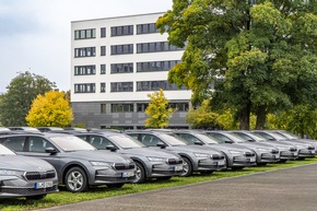 Škoda übergibt ersten Teil einer großen Dienstwagen-Flotte an METRO Deutschland