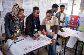 Stiftung Menschen für Menschen: Neue Perspektiven statt Arbeitslosigkeit: Stiftung Menschen für Menschen fördert junge Gründerinnen und Gründer in Äthiopien