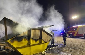 Feuerwehr Offenburg: FW-OG: Bauschuttcontainer brennt aus