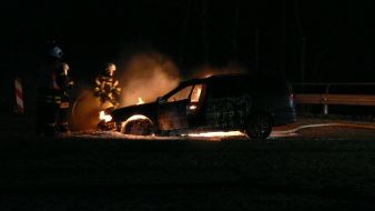 Polizeiinspektion Hildesheim: POL-HI: BAB 7, LK Hildesheim +++ Pkw brennt nach technischen Defekt aus +++