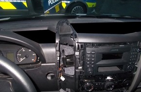 Polizei Minden-Lübbecke: POL-MI: Unbekannte stehlen Fahrzeugteile aus vier Mercedes-Transportern